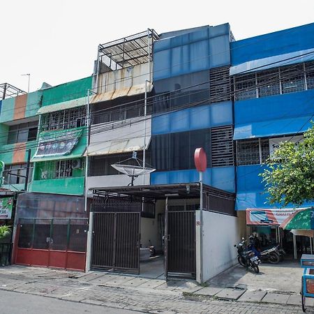 Reddoorz @ Jalan Biak Roxy Jakarta Exterior foto