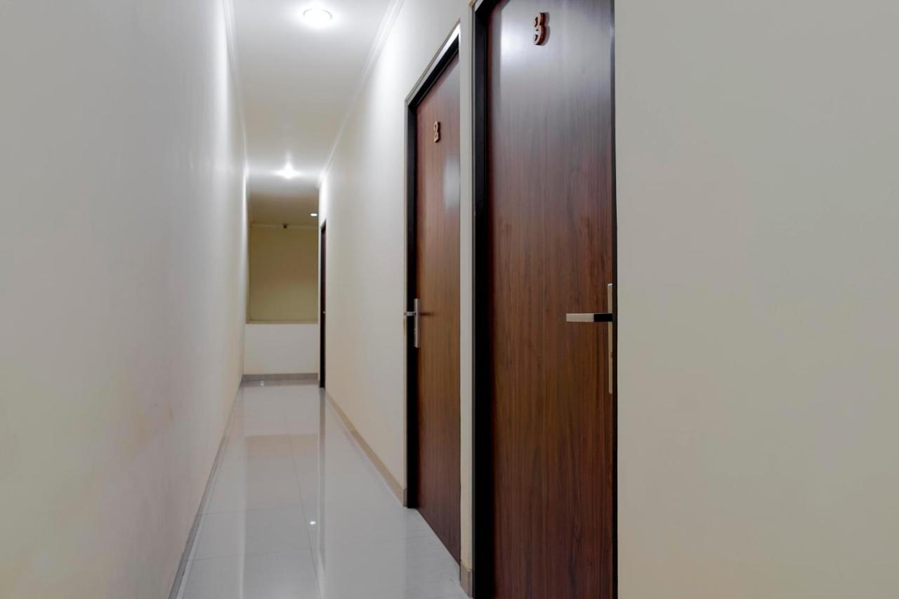 Reddoorz @ Jalan Biak Roxy Jakarta Exterior foto