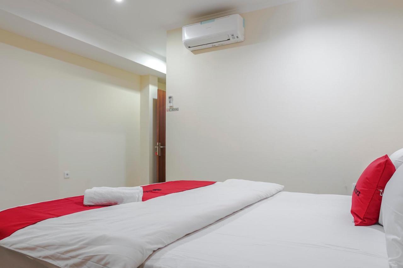 Reddoorz @ Jalan Biak Roxy Jakarta Exterior foto
